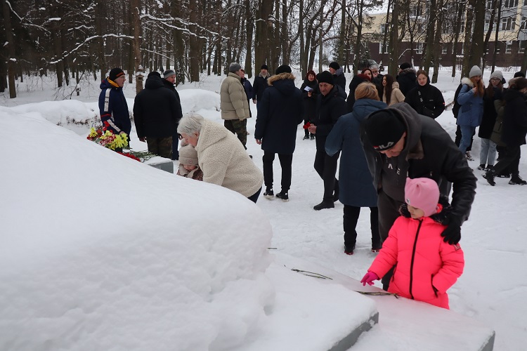 Студенты, сотрудники ТГСХА, жители и гости Сахарово пришли на митинг ко Дню защитника Отечества